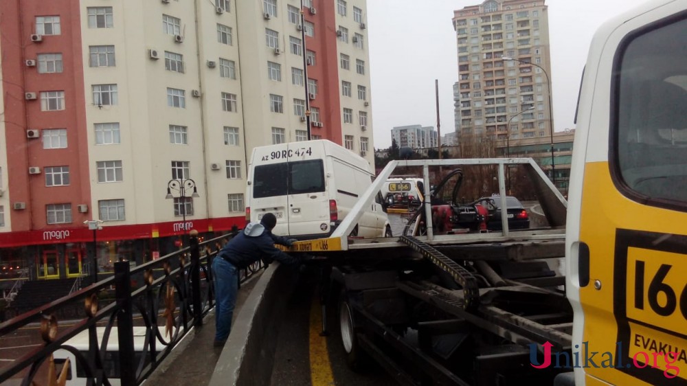 "Ford" "bardür"ə çırpıldı - Körpüdən aşacaqdı (FOTO+VİDEO)